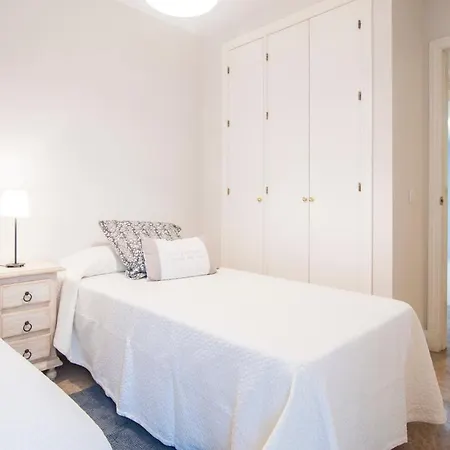 Seaside Terrace: 2-bedroom With Pool And Ocean Views *